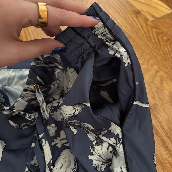 Soma Blue Floral Lounge Pants and Matching Top / Size Medium - Picture 5 of 11